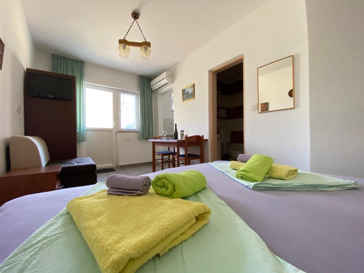 Guest House Dijana Krk Town Eksteriør billede