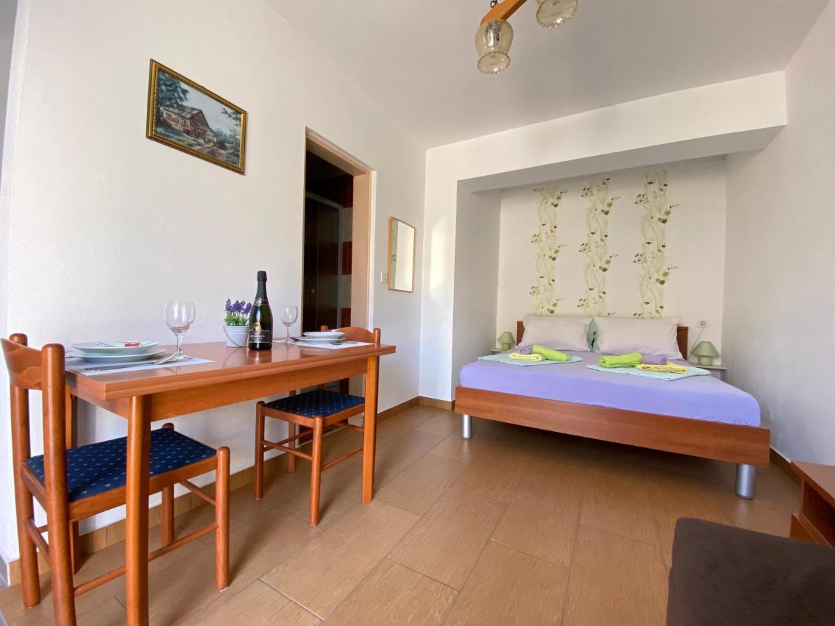 Guest House Dijana Krk Town Eksteriør billede