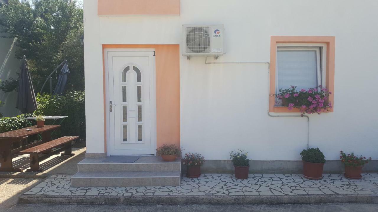 Guest House Dijana Krk Town Eksteriør billede
